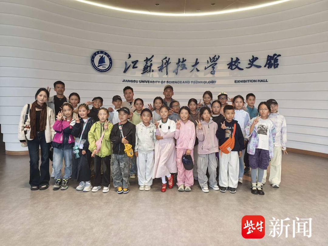 “叔叔是江苏的<strong></p>
<p>博通股票</strong>,将来一定带你们去看看!”镇江警官不忘承诺,四次组织近百名藏区学子来苏研学