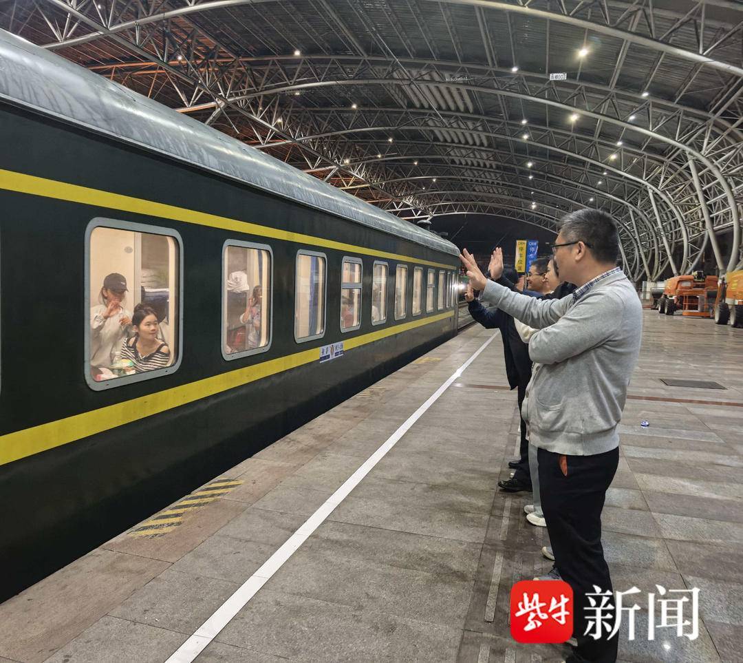 “叔叔是江苏的<strong></p>
<p>博通股票</strong>,将来一定带你们去看看!”镇江警官不忘承诺,四次组织近百名藏区学子来苏研学