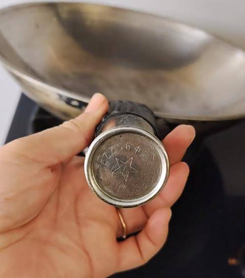 铁锅用了二三十年仍不粘不锈<strong></p>
<p>广电运通股票</strong>,女子在线寻厂家想“再买一个”,厂家称已停产