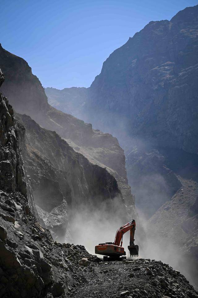 青年说 | 到中亚<strong></p>
<p>宝信软件股票</strong>,奔赴一场激动人心的“探秘”