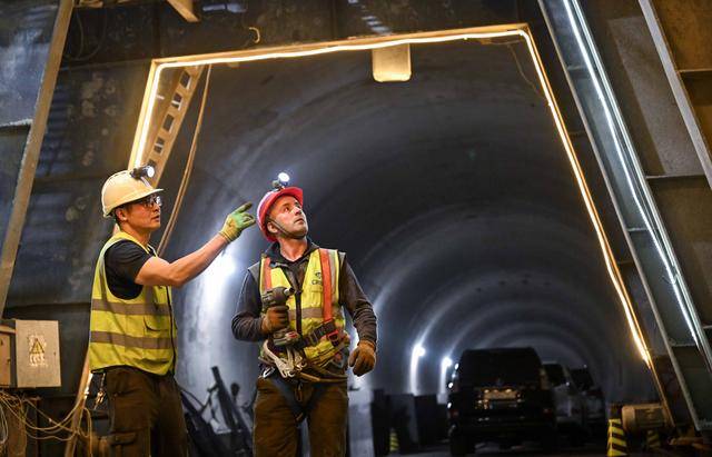 青年说 | 到中亚<strong></p>
<p>宝信软件股票</strong>,奔赴一场激动人心的“探秘”