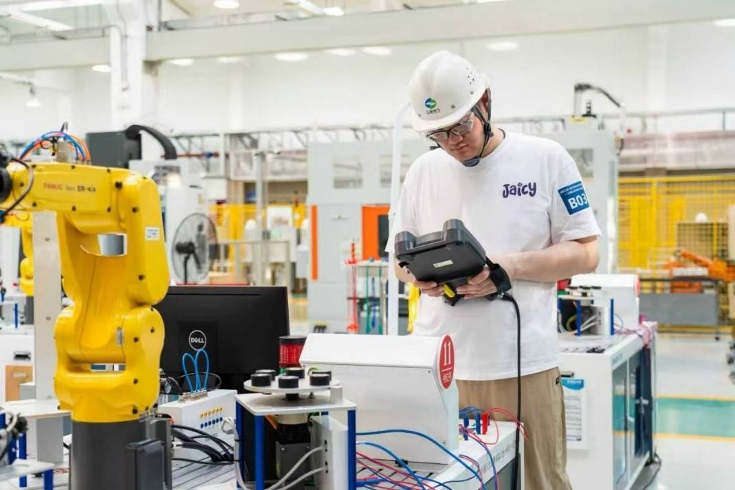 上海机器人系统运维选手集训有序推进<strong></p>
<p>宝信软件股票</strong>,“破阵”指日可待