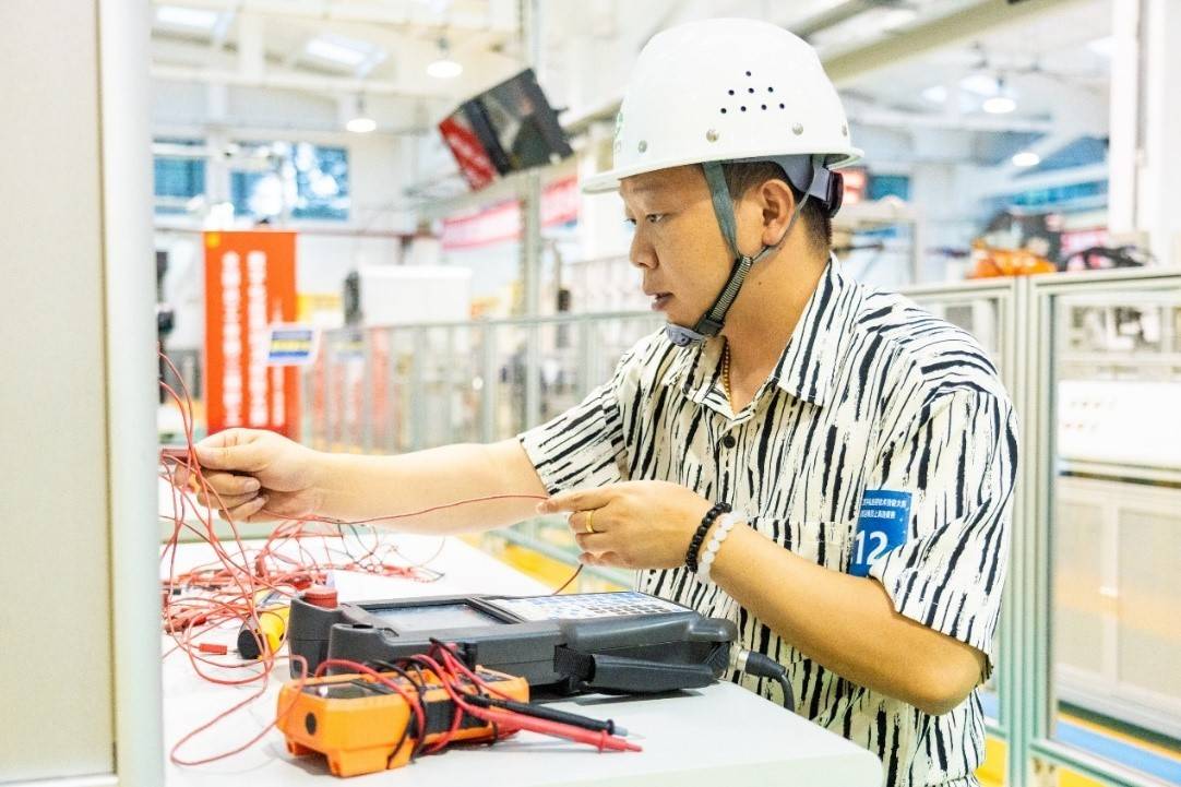 上海机器人系统运维选手集训有序推进<strong></p>
<p>宝信软件股票</strong>,“破阵”指日可待