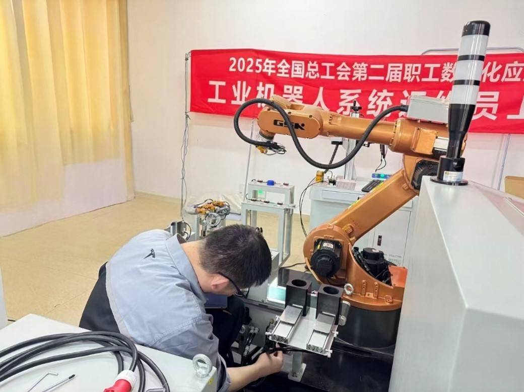 上海机器人系统运维选手集训有序推进<strong></p>
<p>宝信软件股票</strong>,“破阵”指日可待