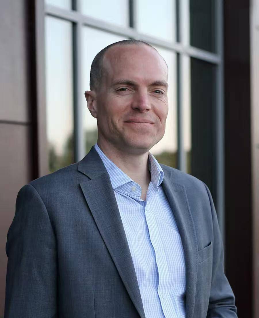 美籍校长与儿子老挝度假<strong></p>
<p>新大陆股票</strong>，遭5厘米长“杀人蜂”袭击，全身被蜇100多处双双殒命