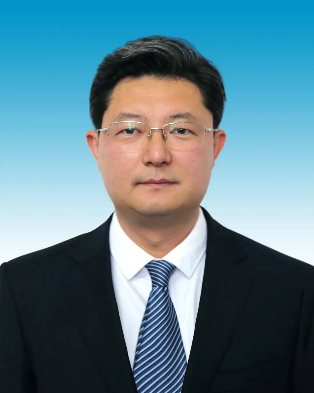 生于1985年<strong></p>
<p>欧菲光股票股吧</strong>,赵鲁主动投案