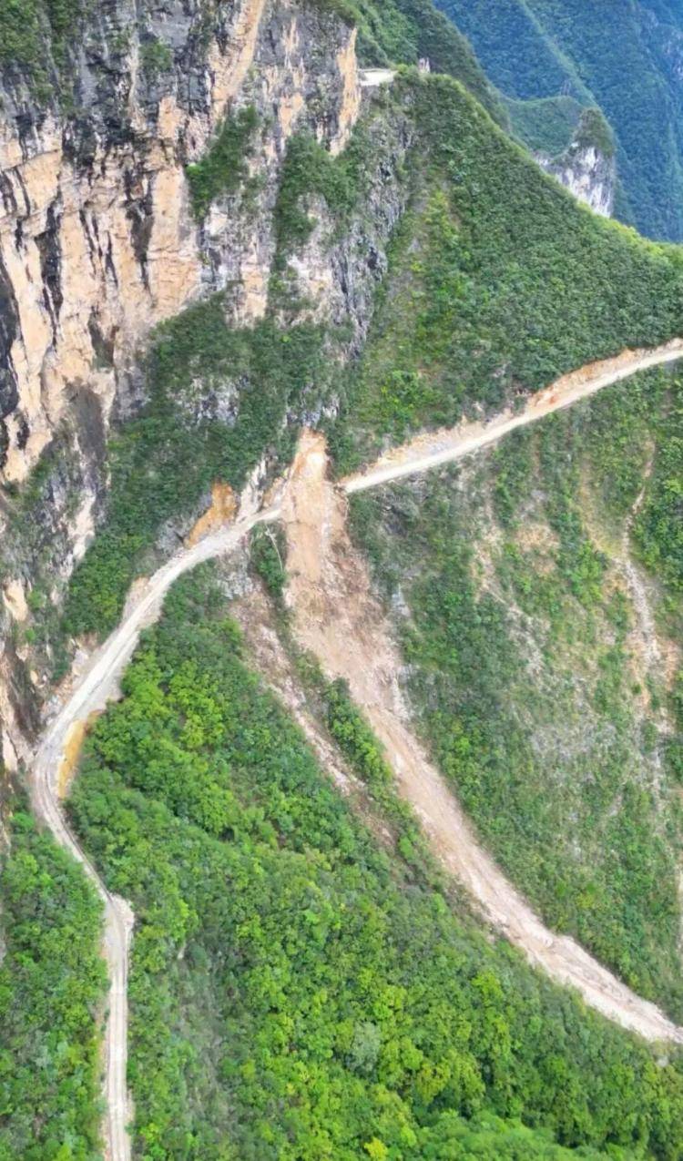 重庆网红“挂壁公路”垮塌<strong></p>
<p>欧菲光股票股吧</strong>,附近村民外出绕行已半月盼修复,当地:已完成排危,正在修