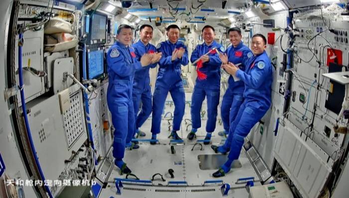 疑似遭空间微小碎片撞击<strong></p>
<p>欧菲光股票股吧</strong>,神舟二十号返回任务将推迟进行