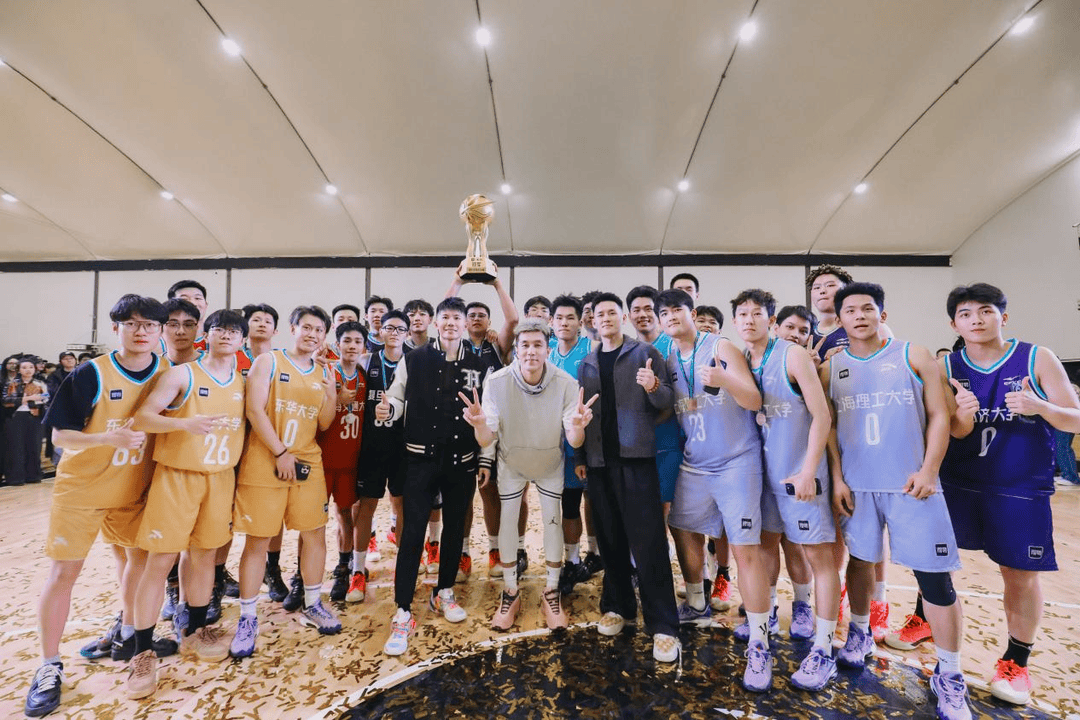 复旦、交大、同济等八大高校集结<strong></p>
<p>金发科技股票</strong>,得物App“新生杯”篮球赛首战上海