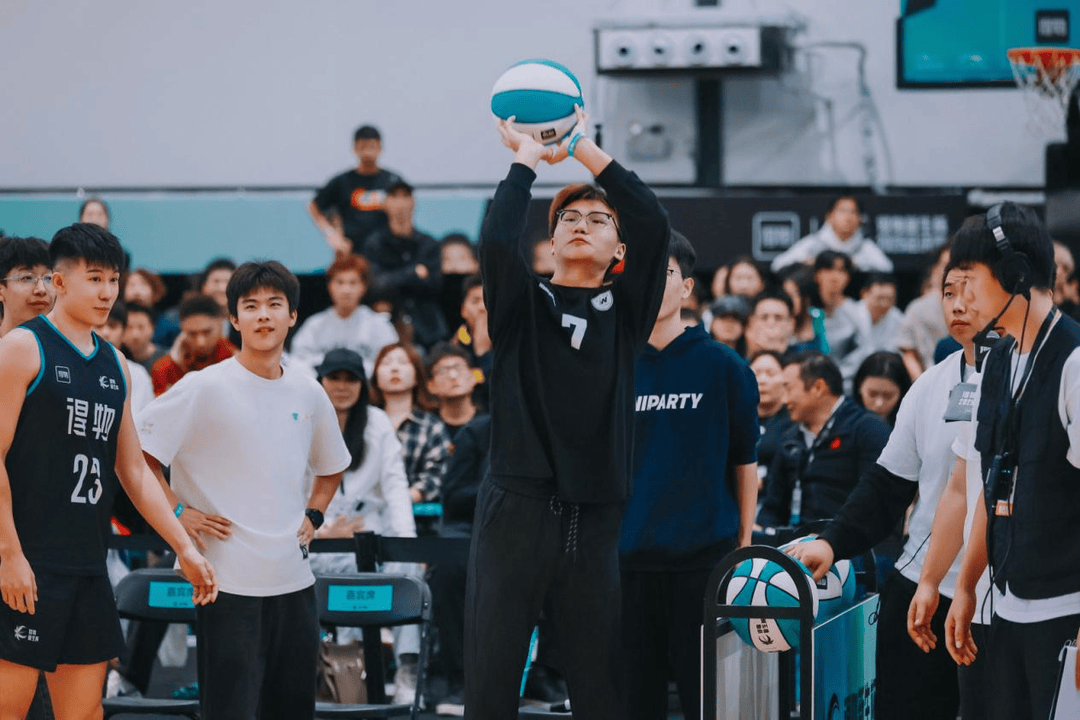 复旦、交大、同济等八大高校集结<strong></p>
<p>金发科技股票</strong>,得物App“新生杯”篮球赛首战上海