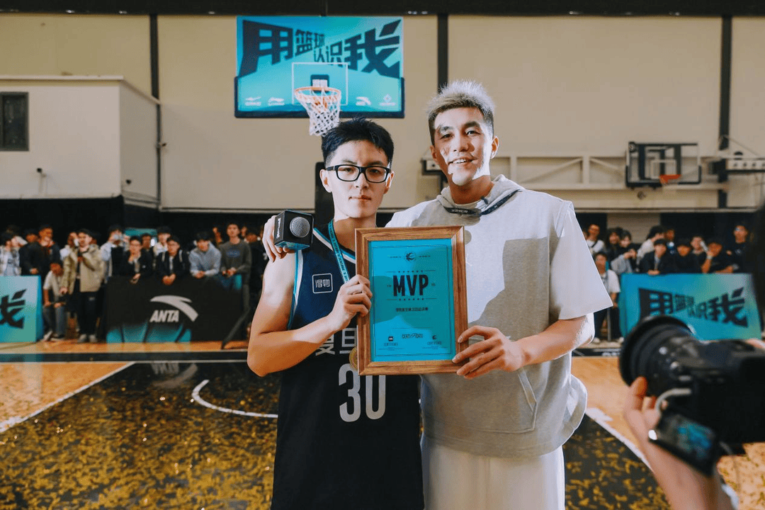 复旦、交大、同济等八大高校集结<strong></p>
<p>金发科技股票</strong>,得物App“新生杯”篮球赛首战上海