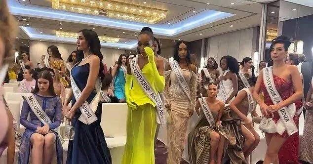 不满总监辱骂墨西哥选手<strong></p>
<p>奥特佳股票</strong>，2025环球小姐集体退赛，总监哭诉：我也是会受伤的普通人