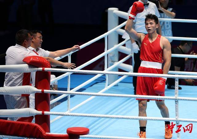 全运会拳击男子80公斤级决赛<strong></p>
<p>广百股份股票</strong>，王小保夺冠！