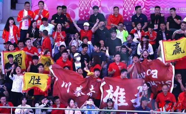 全运会拳击男子80公斤级决赛<strong></p>
<p>广百股份股票</strong>，王小保夺冠！