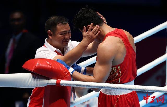 全运会拳击男子80公斤级决赛<strong></p>
<p>广百股份股票</strong>，王小保夺冠！