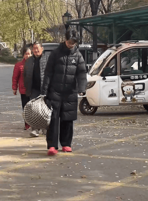 担心烧煤取暖不安全<strong></p>
<p>智飞生物股票</strong>，山东济宁17岁男孩偷偷接爷爷奶奶进城，父亲点赞：比我做得强