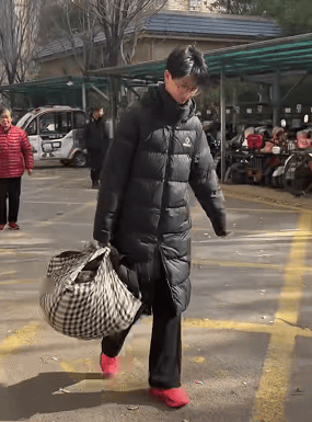 担心烧煤取暖不安全<strong></p>
<p>智飞生物股票</strong>，山东济宁17岁男孩偷偷接爷爷奶奶进城，父亲点赞：比我做得强