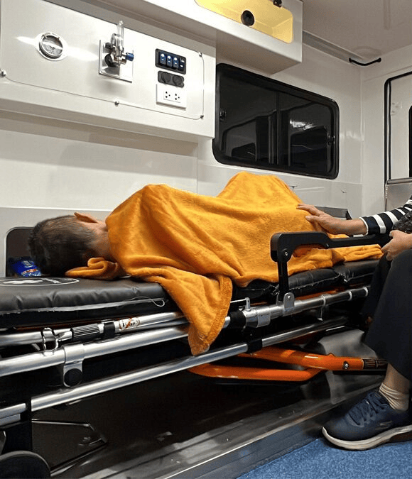 泰国女子被医院宣告脑癌死亡<strong></p>
<p>中公教育股票</strong>，火化前突然睁眼，现场众人吓到尖叫