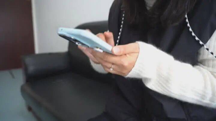 扬州一女子刷短视频惹祸:偷偷去银行取了6万现金<strong></p>
<p>股票怎么买</strong>,结果……