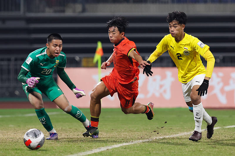 U16国足让中国球迷继续“过年”<strong></p>
<p>中国股票</strong>，对手再弱，连续踢出两位数比分也非易事