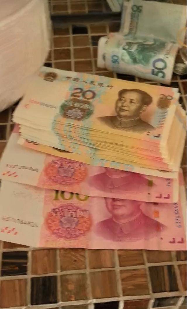 房子要卖了<strong></p>
<p>ffie股票</strong>，两万多现金和珍贵邮票却落在里面，还好有他