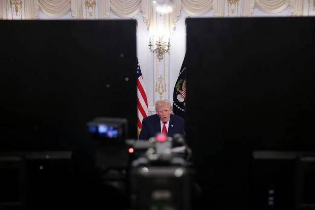 牛弹琴:全世界都在静静等待