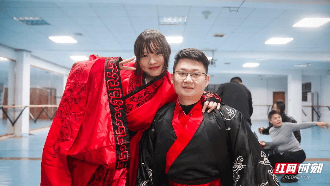 汶川地震被救起的女孩<strong></p>
<p>中国西电股票</strong>，17年后和救她的军人结婚了