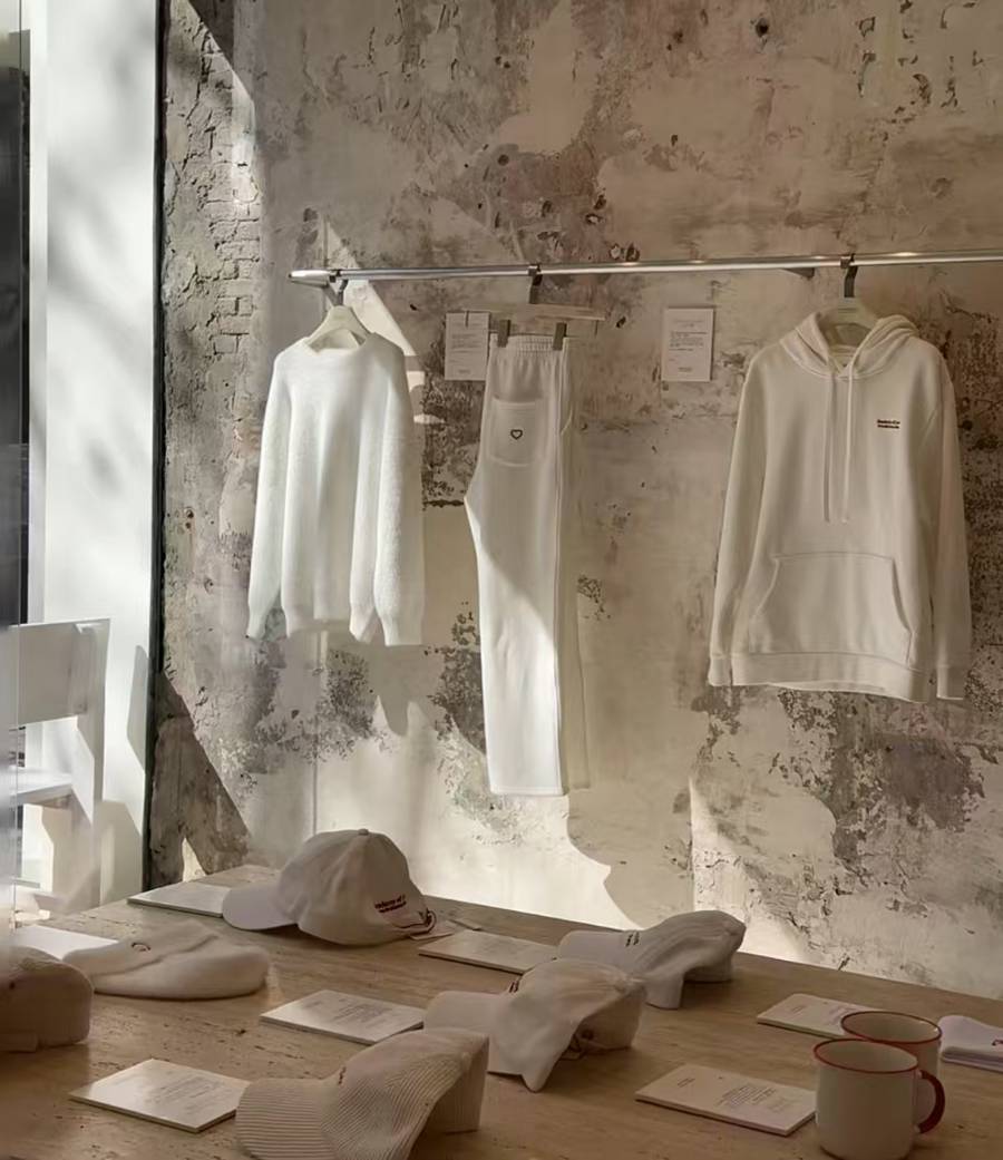 法国人在上海开店<strong></p>
<p>股票财经</strong>,只卖白色衣服竟然火了丨上海滩上洋掌柜