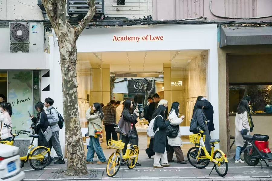 法国人在上海开店<strong></p>
<p>股票财经</strong>,只卖白色衣服竟然火了丨上海滩上洋掌柜