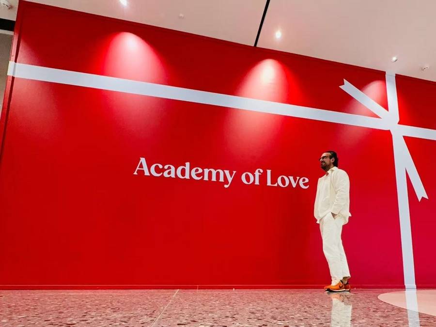 法国人在上海开店<strong></p>
<p>股票财经</strong>,只卖白色衣服竟然火了丨上海滩上洋掌柜