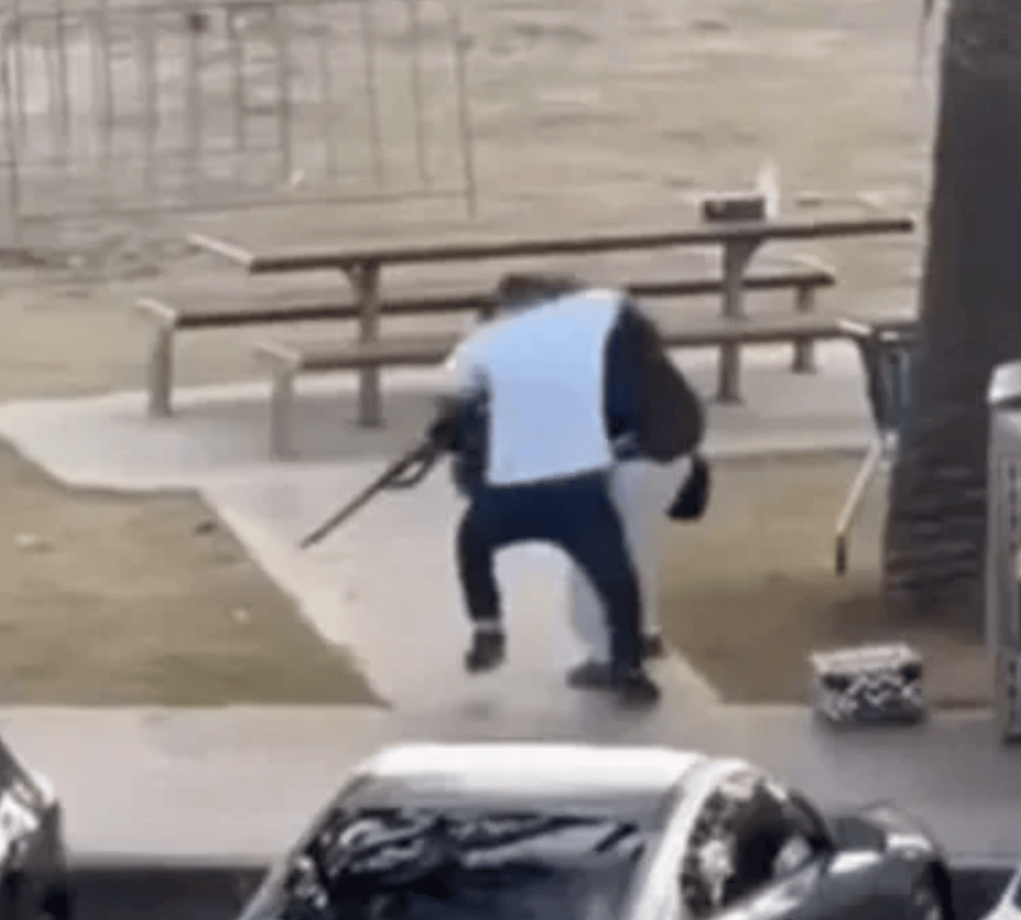 澳枪击案空手夺枪男子系水果店老板<strong></p>
<p>钱江摩托股票</strong>，美亿万富翁捐近10万美元