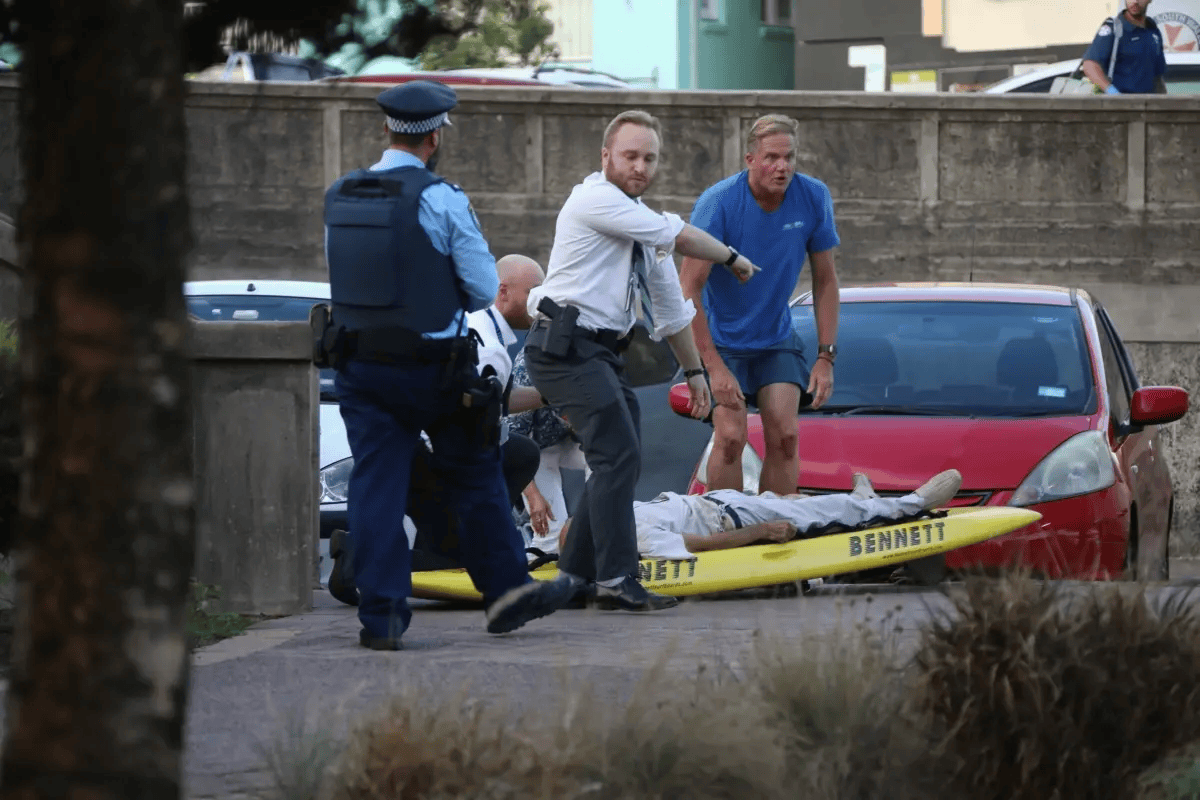 悉尼枪手被制服<strong></p>
<p>钱江摩托股票</strong>，愤怒民众猛踩头部，调查显示枪手合法持有六支枪