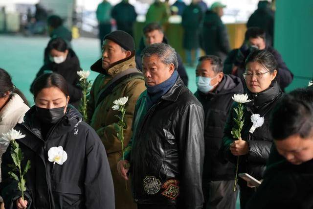 何晴之子追思：妈妈很喜欢雪<strong></p>
<p>钱江摩托股票</strong>，北京这场雪好像是为她而下