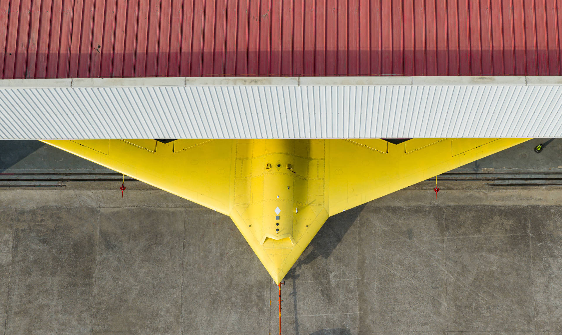 多张高清大图<strong></p>
<p>钱江摩托股票</strong>!新型高空高速长航时无人机彩虹-7近日成功首飞