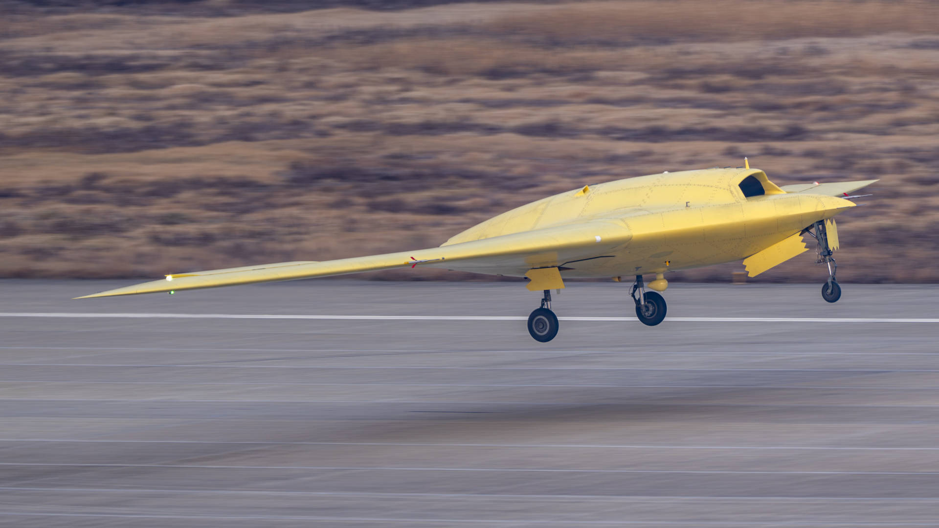 多张高清大图<strong></p>
<p>钱江摩托股票</strong>!新型高空高速长航时无人机彩虹-7近日成功首飞