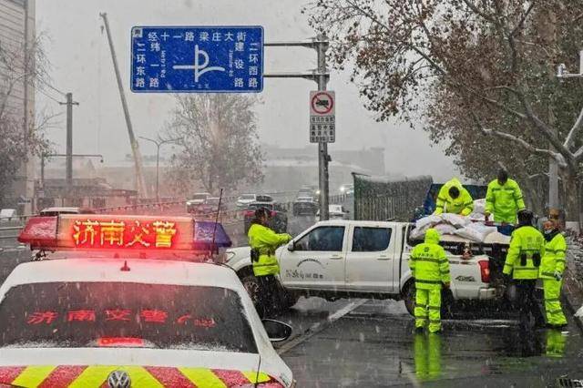 外交部发言人毛宁点赞山东德州交警<strong></p>
<p>钱江摩托股票</strong>！