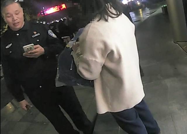 机智！快递在家门口被偷<strong></p>
<p>钱江摩托股票</strong>，她用一招抓到了人还拿回了东西