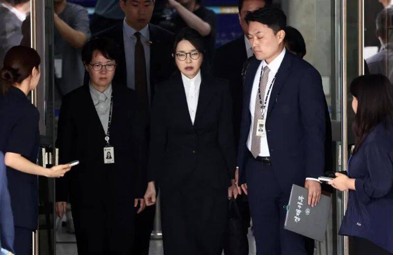 尹锡悦宣布戒严当晚<strong></p>
<p>伊利股票</strong>，金建希与其激烈争吵，称“一切因你毁了”