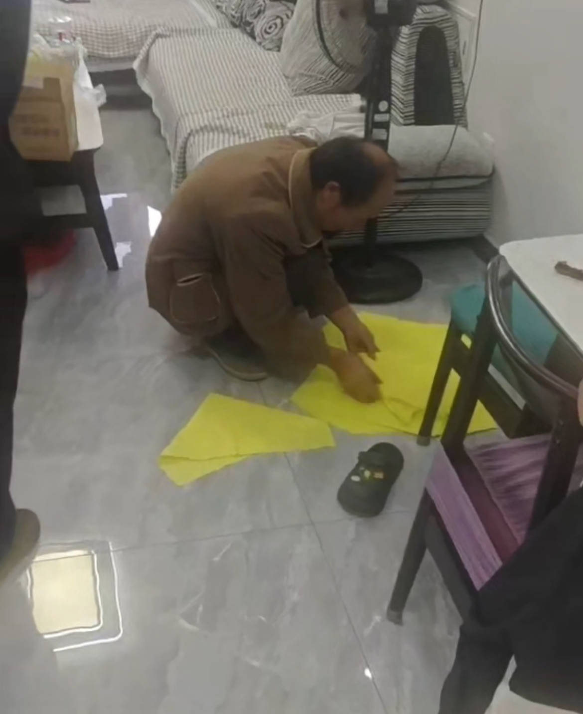 疑因离婚多年的前妻订婚<strong></p>
<p>平煤股份股票</strong>，临沂一男子上门将其杀害，死者家属：检方已提起公诉