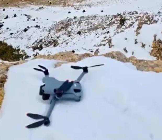 土耳其老鹰空中抓走无人机<strong></p>
<p>农发种业股票</strong>，带上山顶“玩自拍”