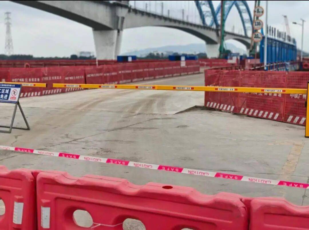 致一家五口死亡！广东江门一施工栈桥发生汽车坠河事件<strong></p>
<p>日照港股票</strong>，事件原因调查和善后工作正在进行中