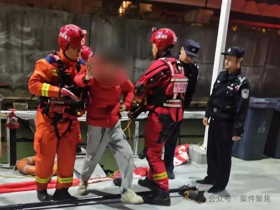 骗了别人18万元<strong></p>
<p>双塔食品股票</strong>，上海一男子凌晨站在黄浦江边“想抽最后一支烟”