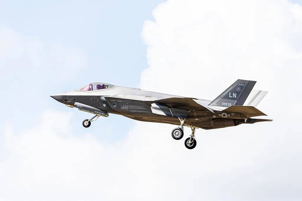 美军最大航母“福特”号停靠希腊<strong></p>
<p>锦龙股份股票</strong>,650个厕所坏了近9成,舰员上厕所排队要四五十分钟