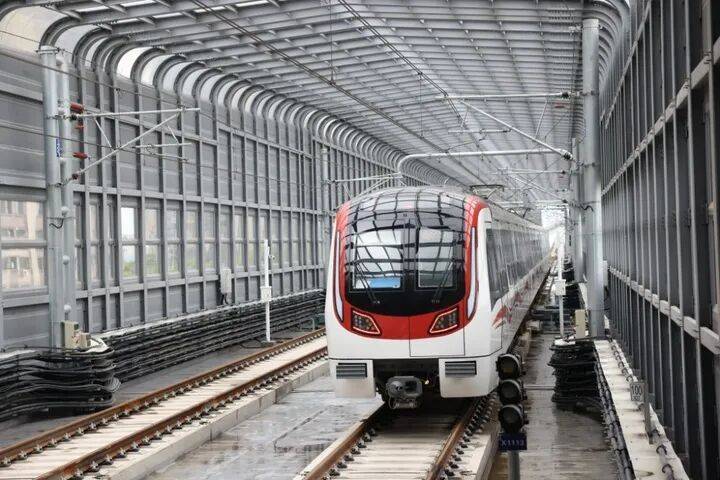 南京首条跨省地铁开通！乘客说：“我坐地铁不去哪里<strong></p>
<p>保利地产股票</strong>，就是高兴！”