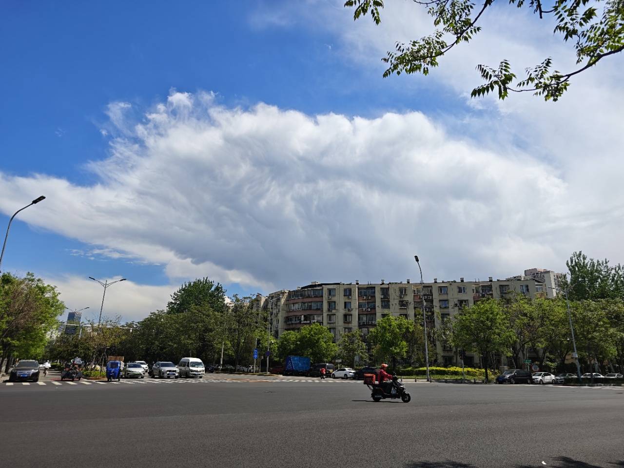 出现“雨幡”奇景<strong></p>
<p>贵州百灵股票</strong>，北京今天的云像“天空之城”