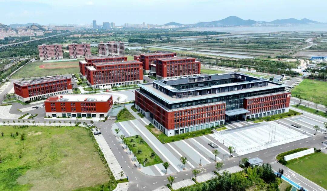 山东省委常委、青岛市委书记曾赞荣：推动科技创新和产业创新深度融合 因地制宜培育发展新质生产力