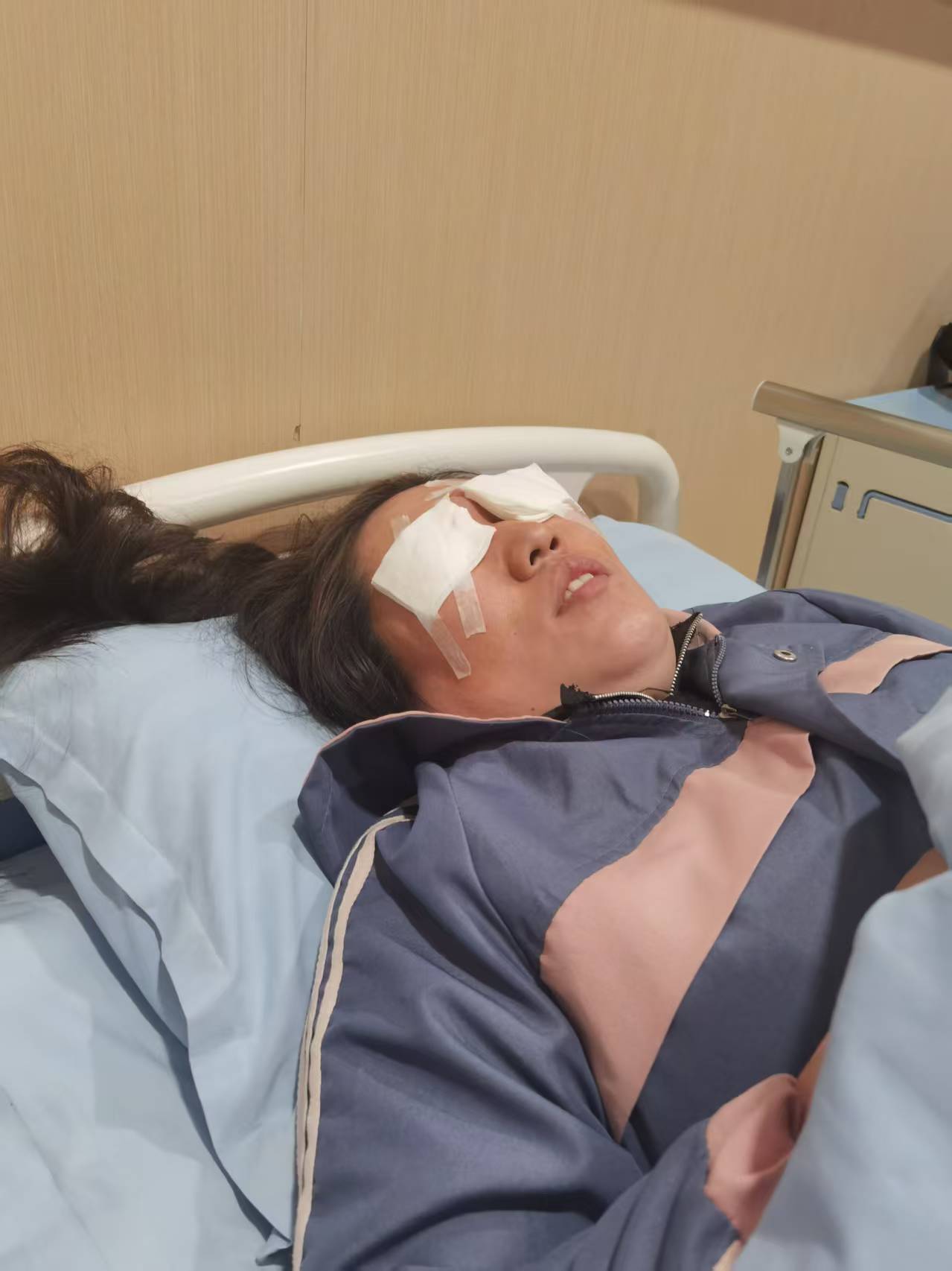 先植入晶体又取出<strong></p>
<p>上海电力股票</strong>，江苏南通江河泽明眼科医院评估失误致女子两次手术，术后出现多项后遗症
